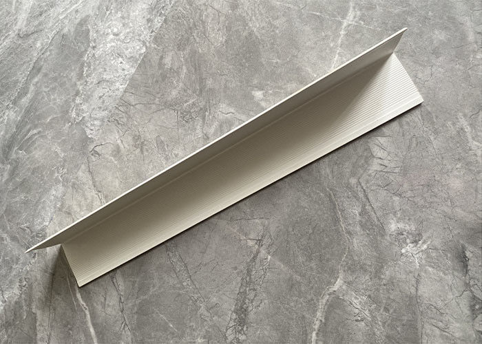 PVC 각도 모서리 보호기를 면취가공하는 필름 코팅 돌 플라스틱 벽 코너